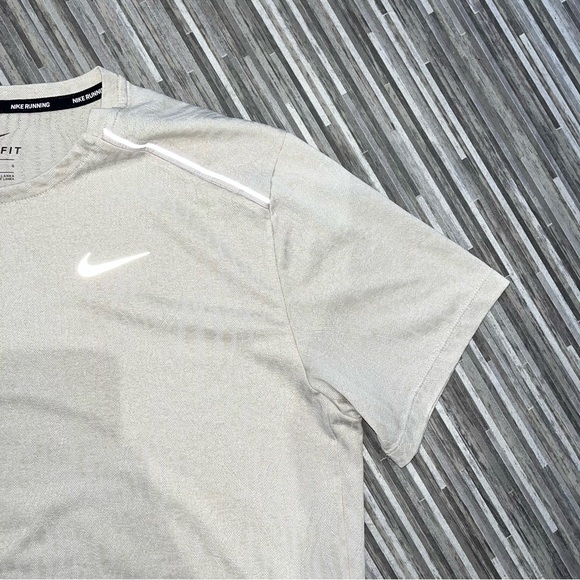 Nike Running Miler 1.0 DriFit T-Shirt in Beige Jacquard Pattern - Picture 2 of 5